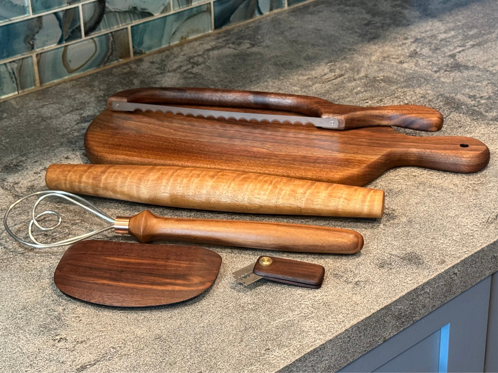 Komplettes Sauerteig-Set – Handgefertigte Backutensilien aus Walnussholz