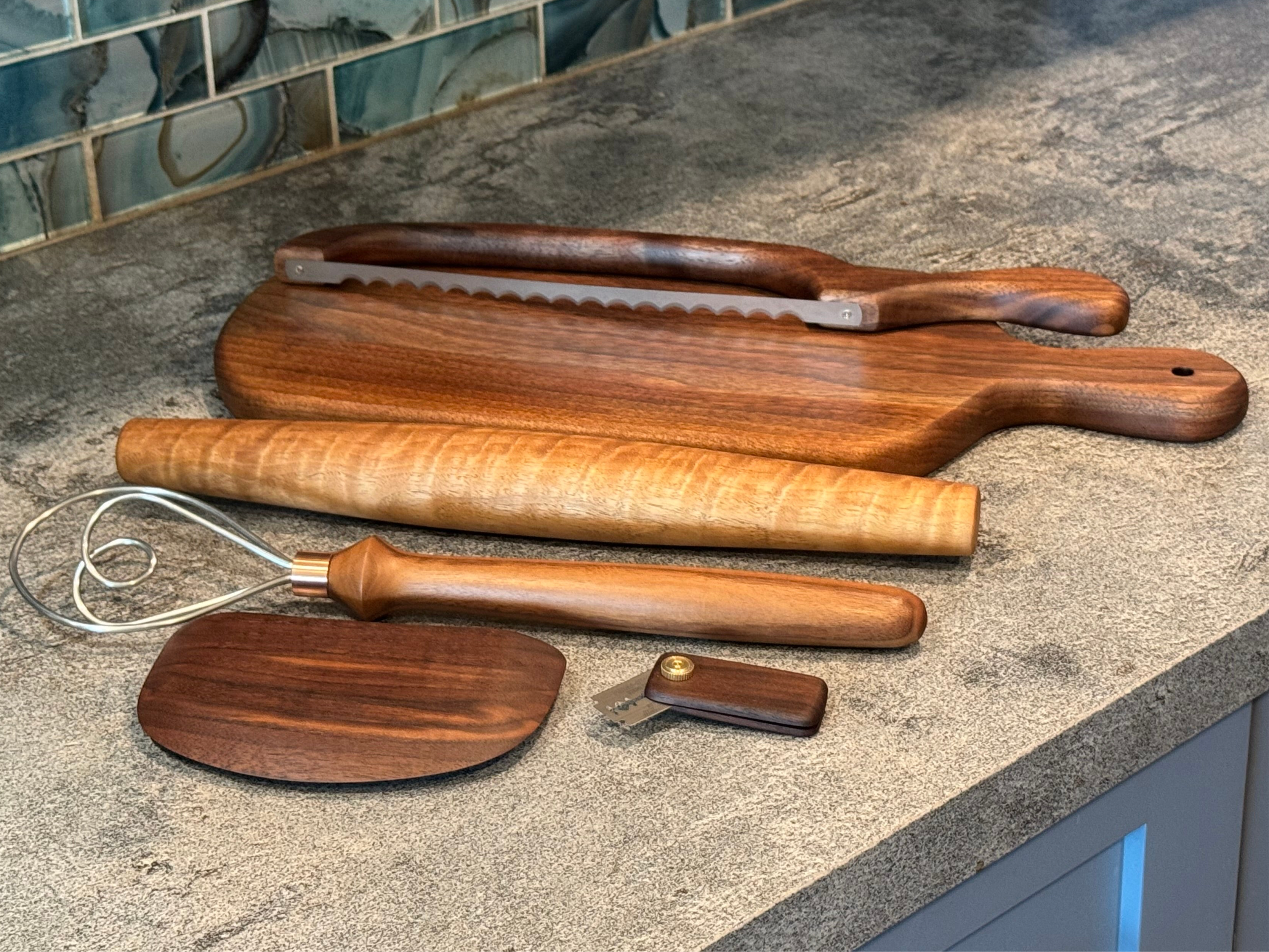 Komplettes Sauerteig-Set – Handgefertigte Backutensilien aus Walnussholz