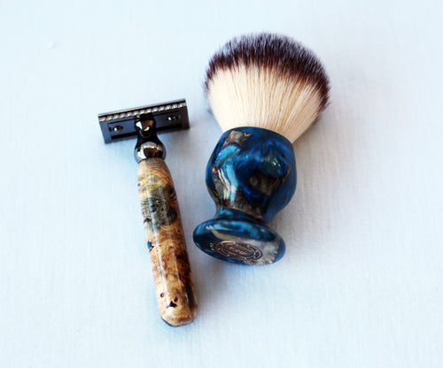 Rasierset aus Buckeye Maser – Handgefertigter Rasierhobel, 26mm Synthetik-Rasierpinsel & Ständer – Nassrasur-Set aus blauem Harz – Luxuriöses Herrenpflege-Geschenk